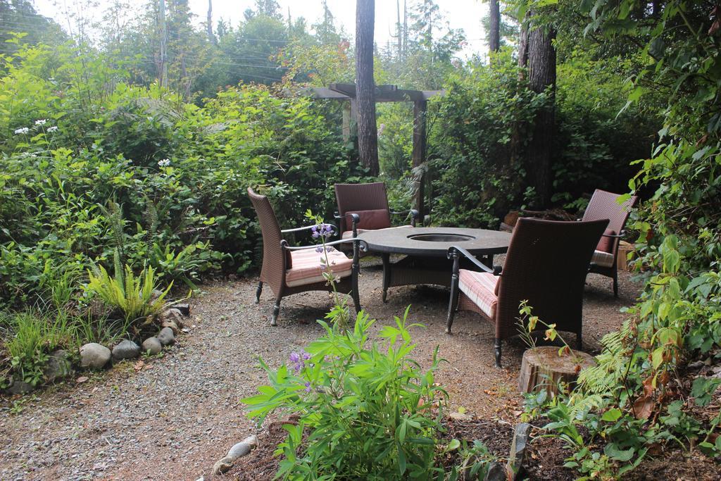 Cobble Wood And Bird Sanctuary Guest Houses Tofino Exterior photo